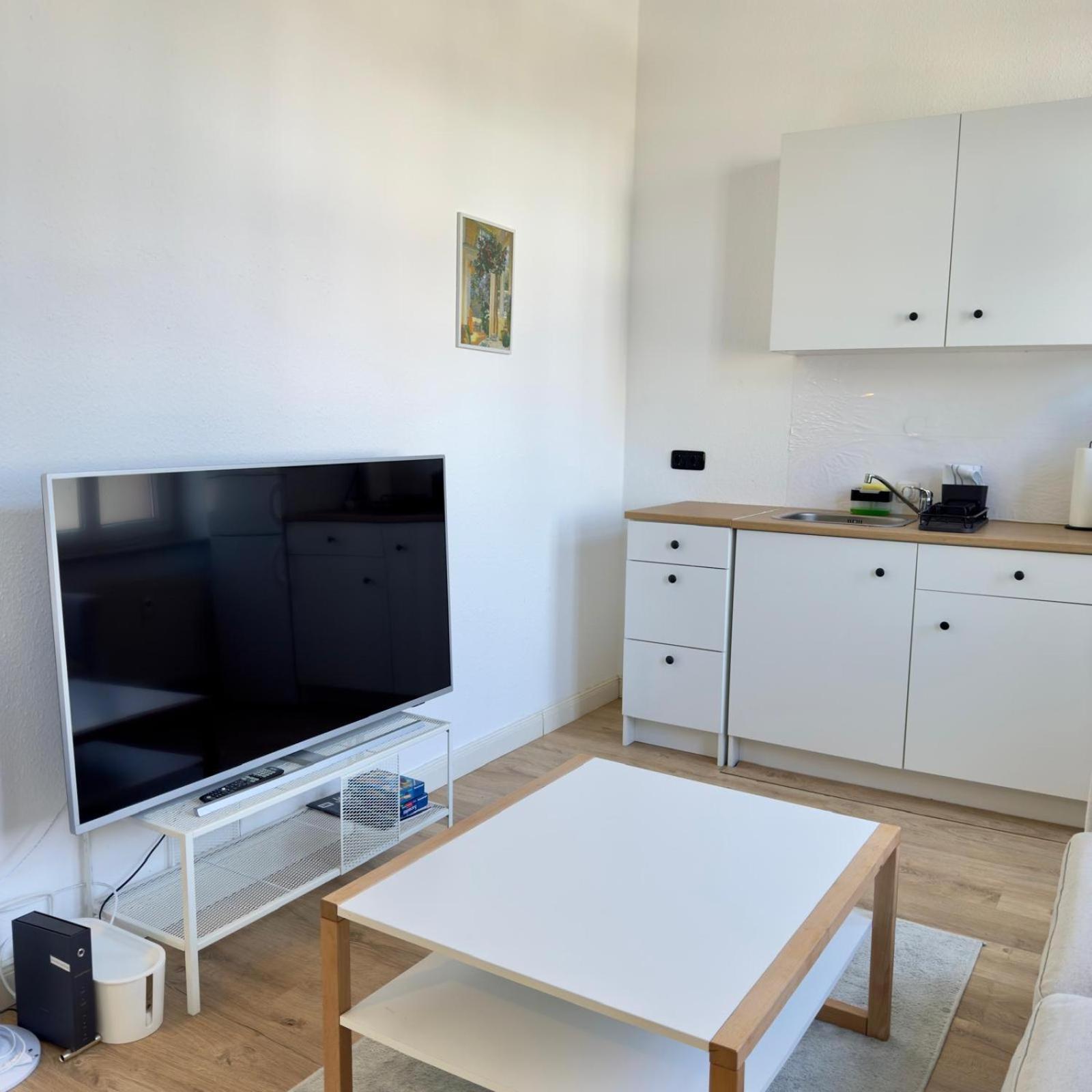 Raha Apartments - Charmantes Studio-Apartment - Hbf - Gratis Parkplatz 에르푸르트 외부 사진
