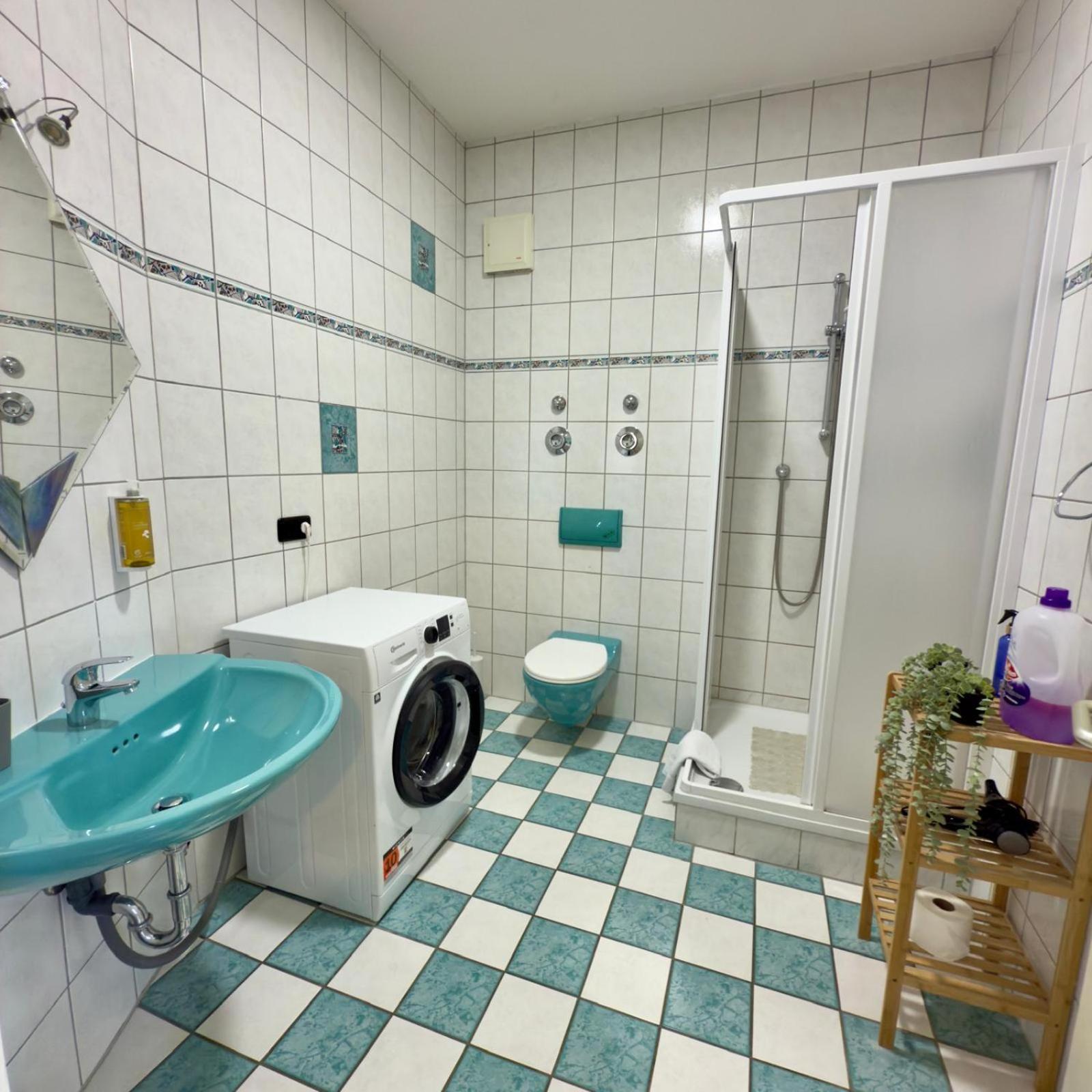 Raha Apartments - Charmantes Studio-Apartment - Hbf - Gratis Parkplatz 에르푸르트 외부 사진